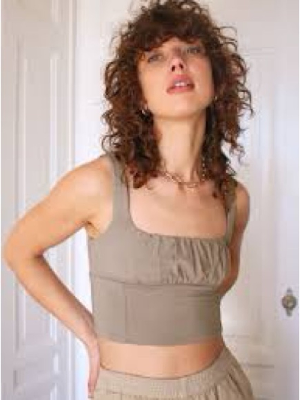 Aritzia Wilfred Orbit tank in taupe